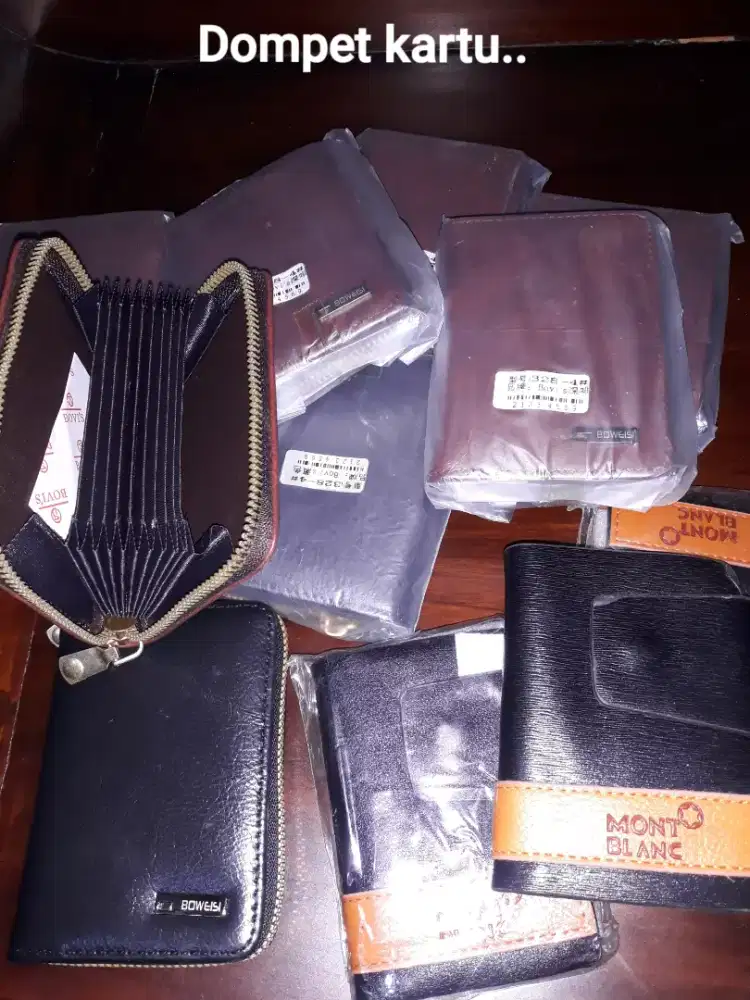 Dompet khusus mrnyimpan kartu