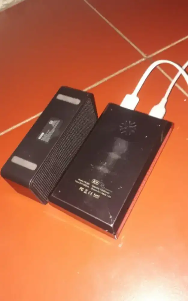 Jual audio speker bluetooth dan power bank keduanya masih bagus