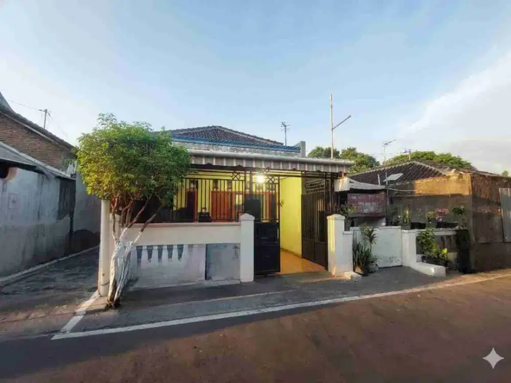 Rumah Hook Tepi Jalan Ramai Cemani Lingkingan Islami