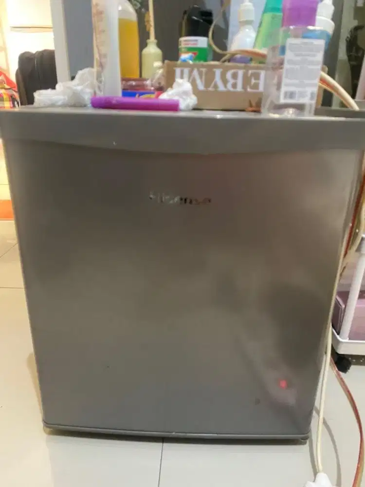 Kulkas kecil Hisense