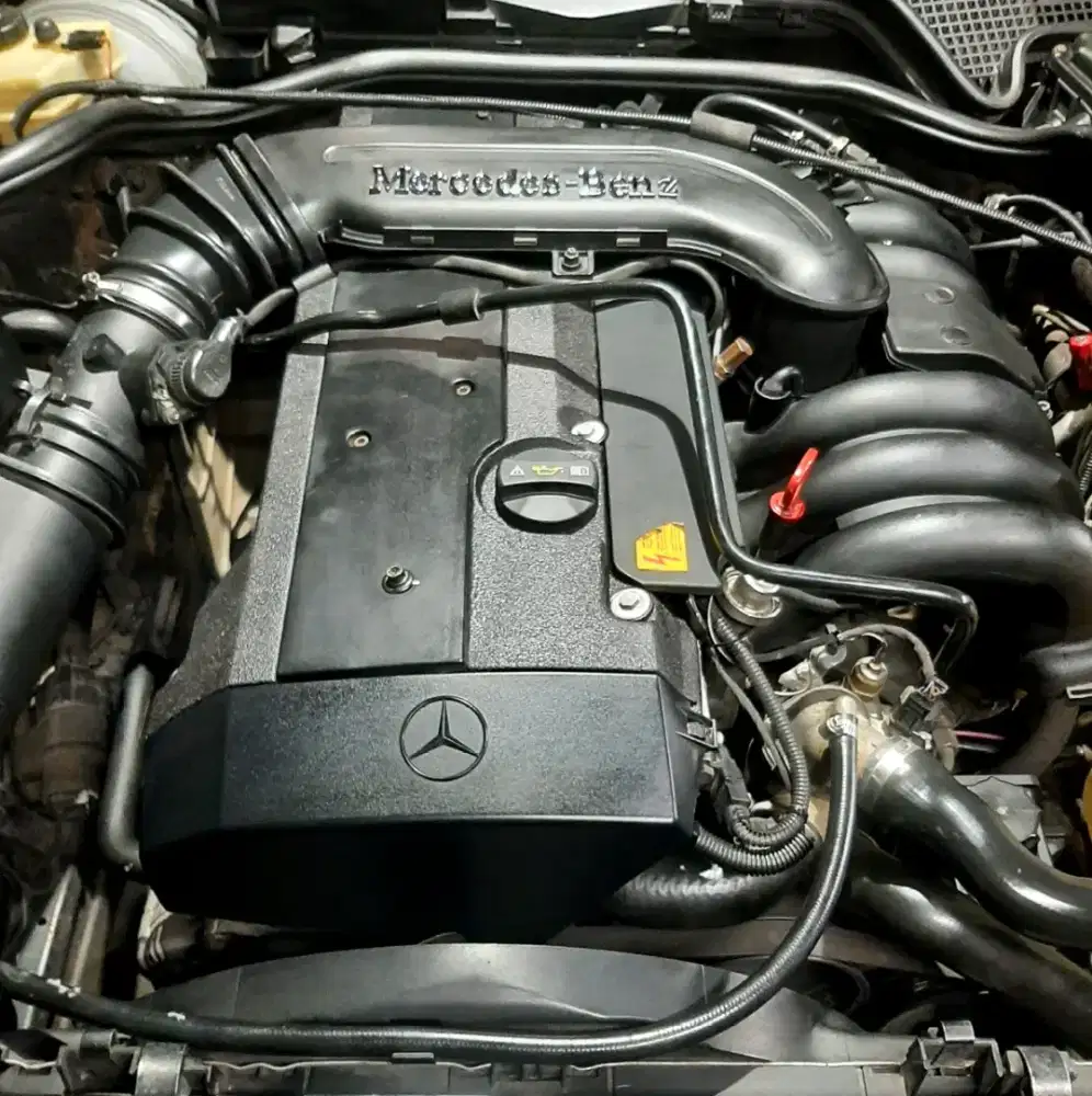 Cat Tutup mesin mobil.
Cat EXOTIC.