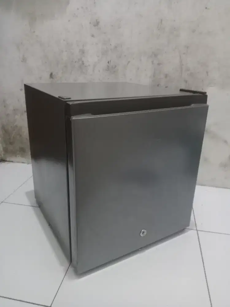 KULKAS MINIBAR HISENSE