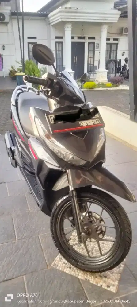 VARIO 125 2018 ABU-ABU HITAM