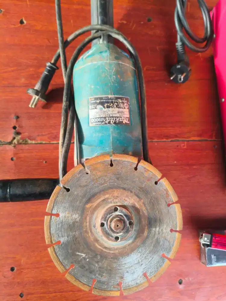 GERINDA POTONG M9000 MEREK MAKITA