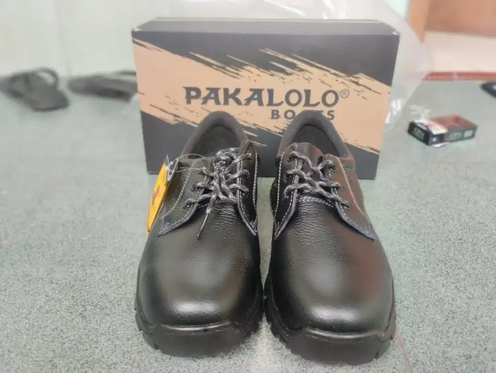Sepatu safeTy ukuran 44