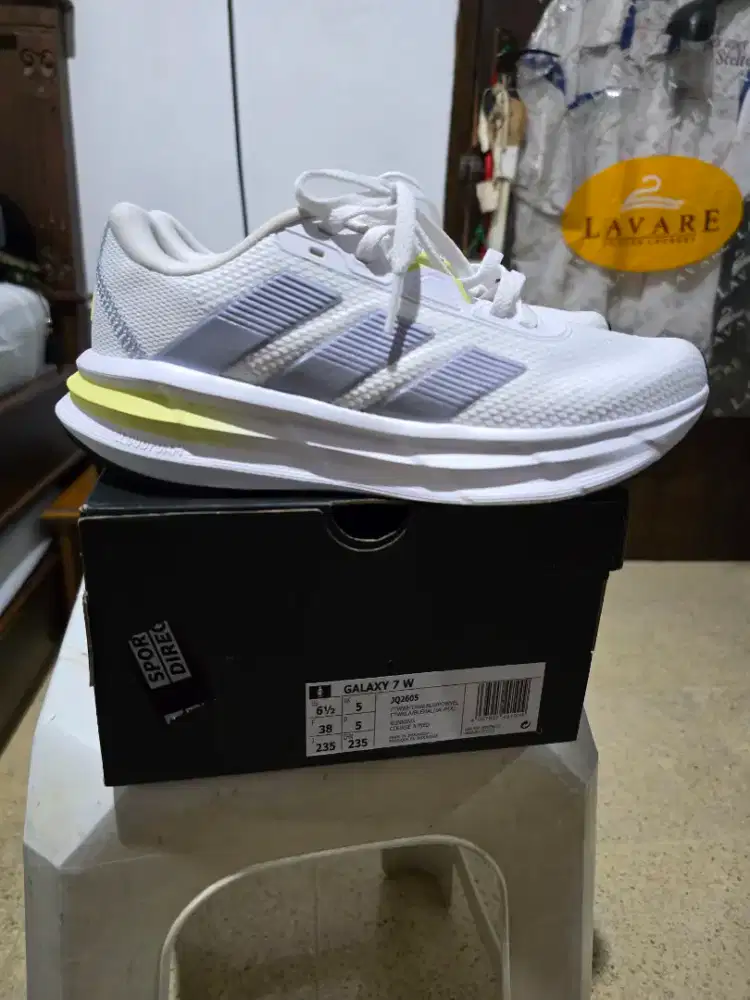 Sepatu running wanita