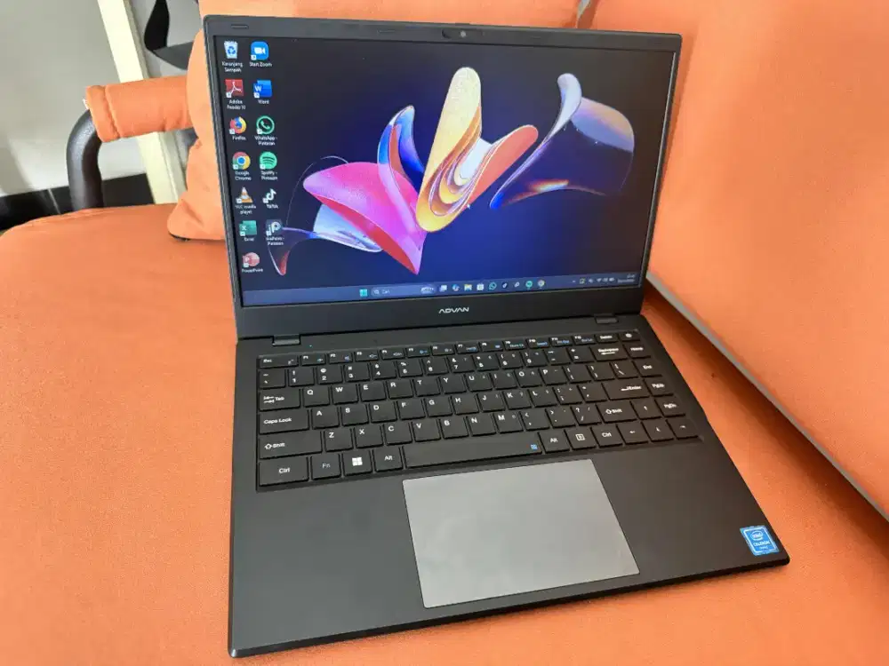 Di jual Laptop Advan Soulmate 4/128