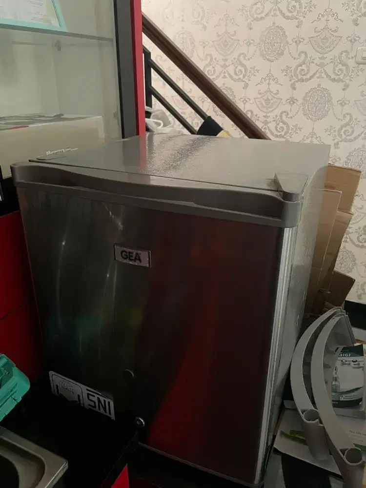KULKAS MINI GEA