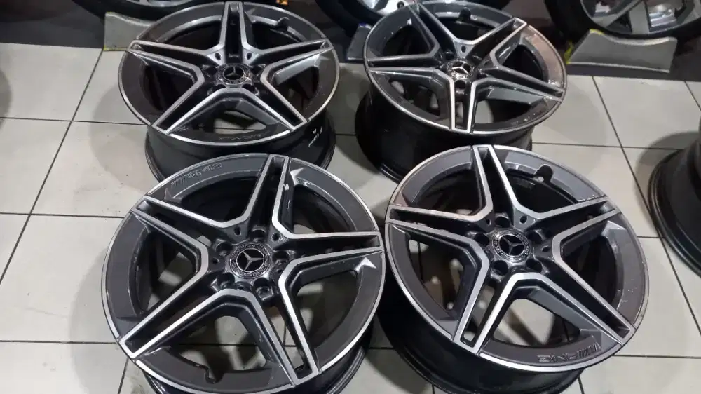 di jual velg merxy amg original r18 lebar 7.5  8.5 kondisi mulus