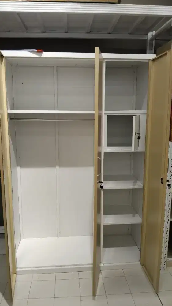 LEMARI 3 PINTU SELMA