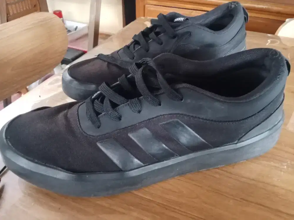 Adidas Futurevulc Lifestyle Black, Sz 44, masih bagus, COD Cibubur Dsk