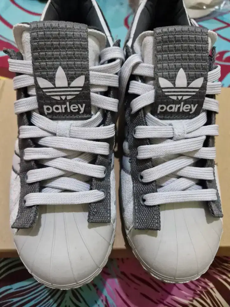 ADIDAS PARLEY SUPERSTAR ( PRELOVED )
