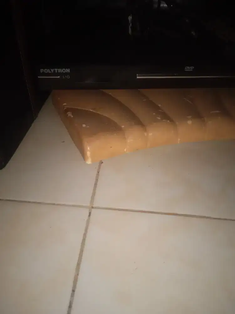 Dijual aja dvd polytron + kaset brng msih baru dr pda ngk dipke.