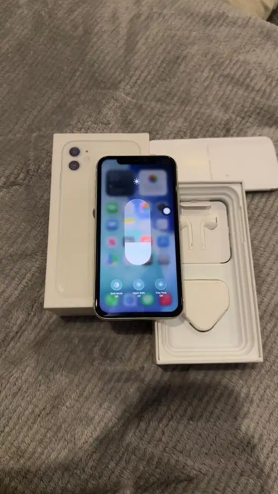 Iphone 11 White 64GB Mulus Lengkap Terdaftar