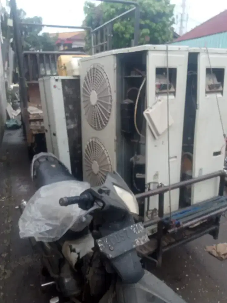 Menerima AC dan genset rusak
