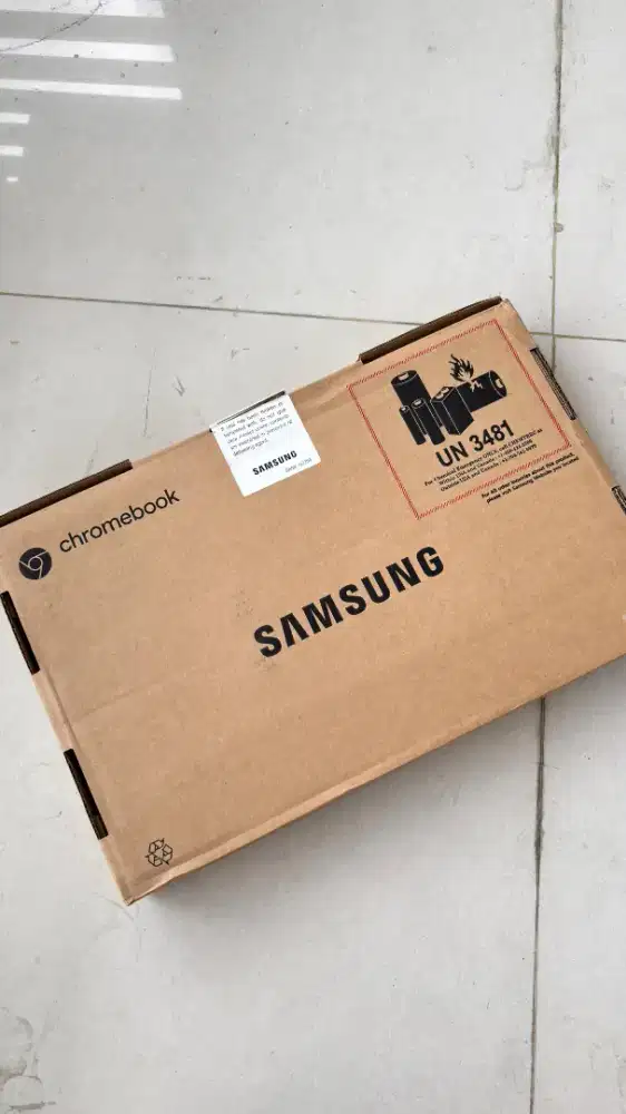 samsung chromebook Intel Celeron N4020,RAM 4/32GB Layar: 11.6 inci HD.