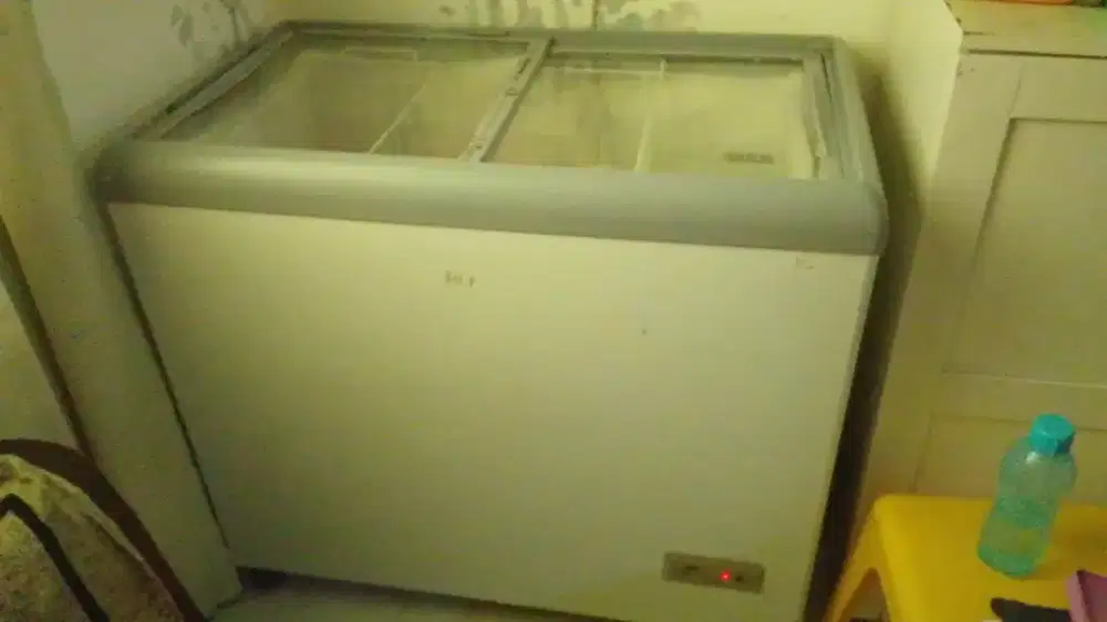 Dijual Freezer GEA 200liter