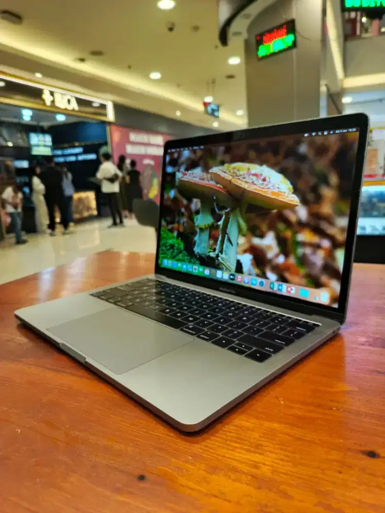 Macbook Pro Retina 13 inch   2017 non TB  grey