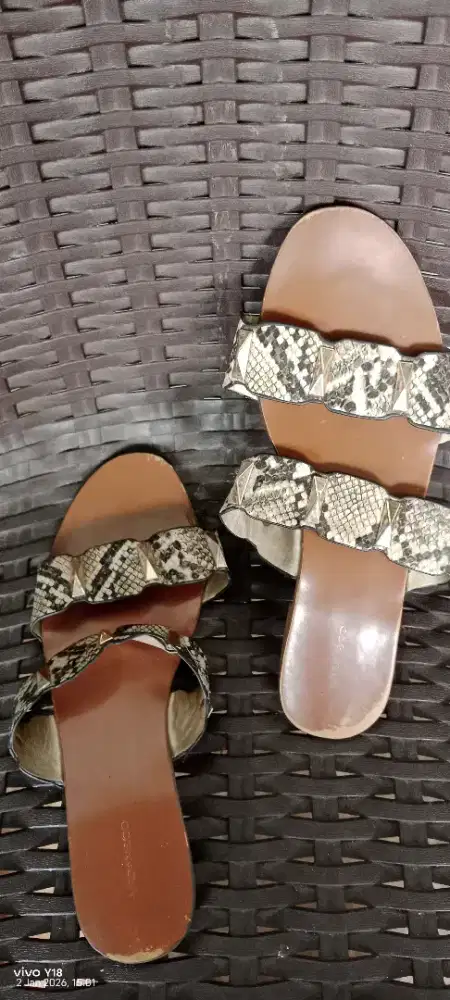 Preloved sandal
