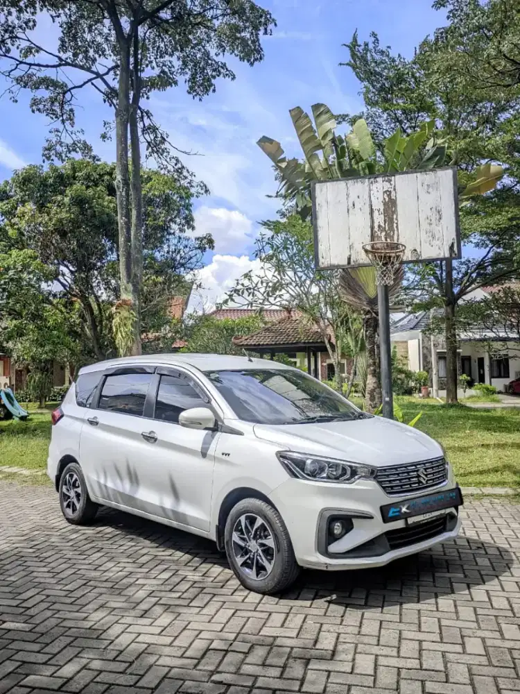 Rental mobil. Sewa mobil harian, mingguan & bulanan lepas kunci.