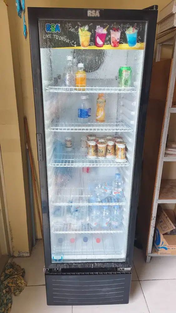 JUAL BEKAS SHOWCASE MERK RSA MODEL 300 DENGAN 5 RAK