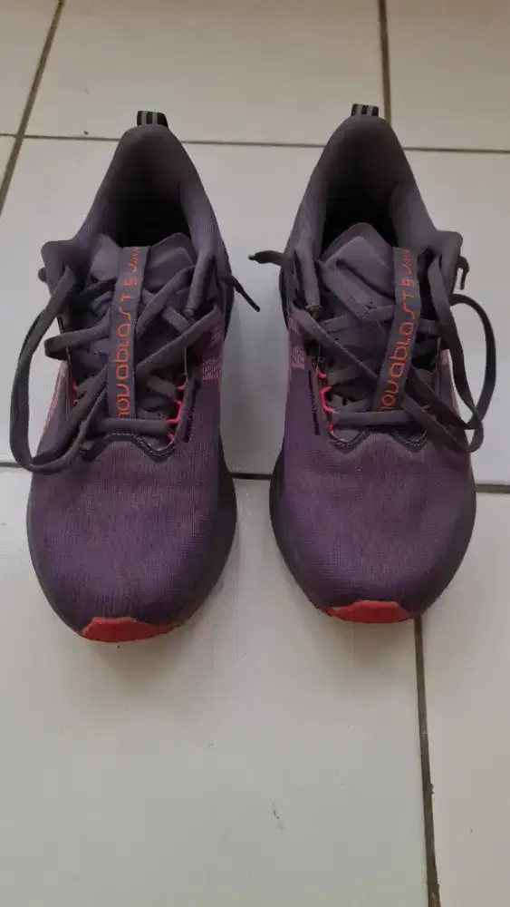 Sepatu olahrga Asics Novablast 5 size 42