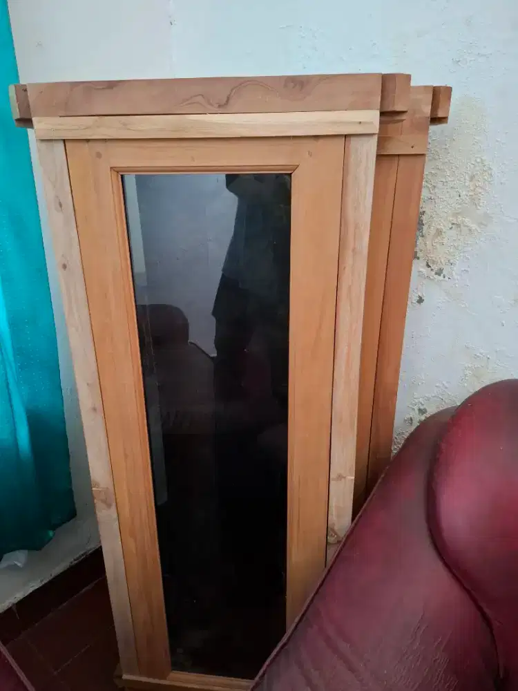 Jendela kaca kayu borneo