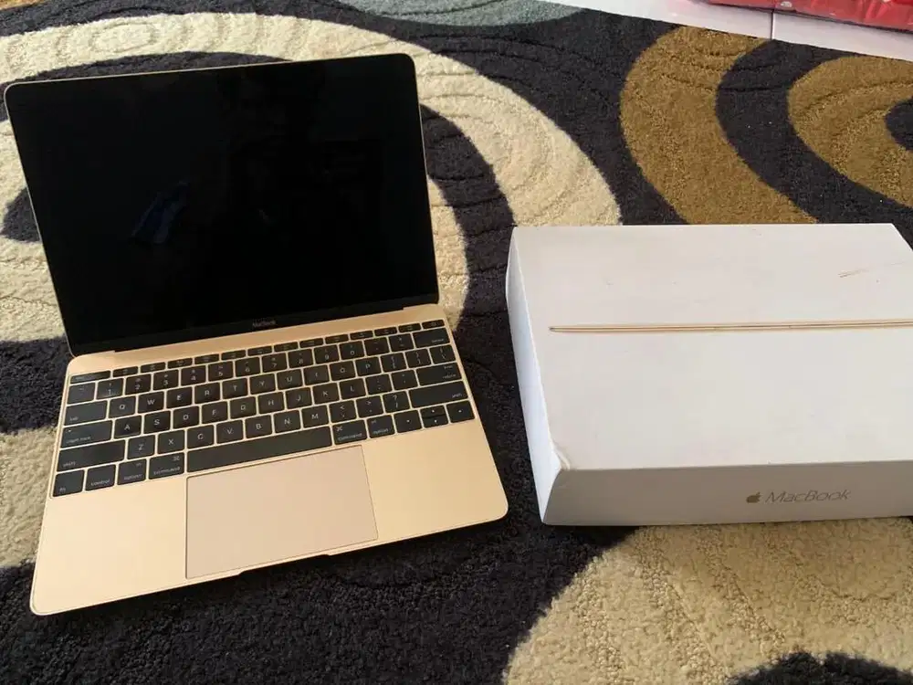 Macbook retina 2016 gold 8/256gb core m3 fullset resmi IBOX ID/A MINUS