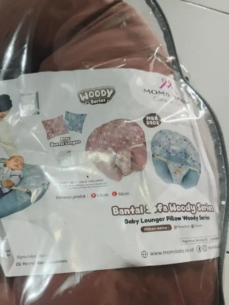 Bantal dan sofa bayi