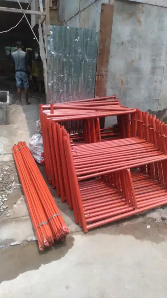 Leader Frame Scaffolding