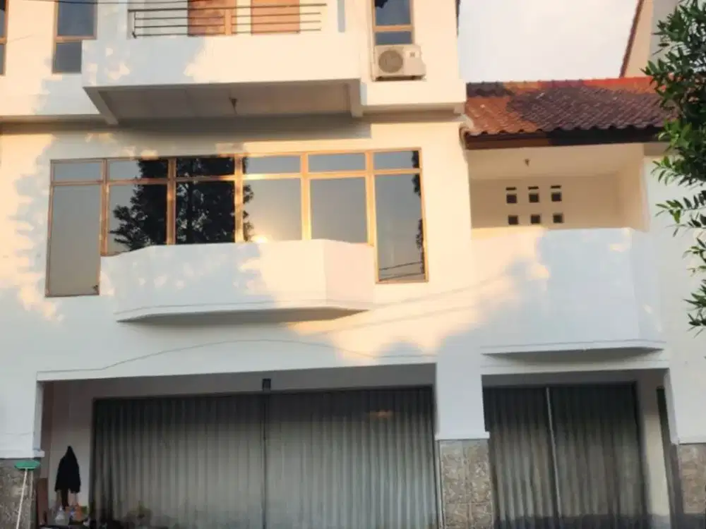 Disewakan Ruko di Batununggal Bandung, 3 Lantai Strategis Siap Pakai