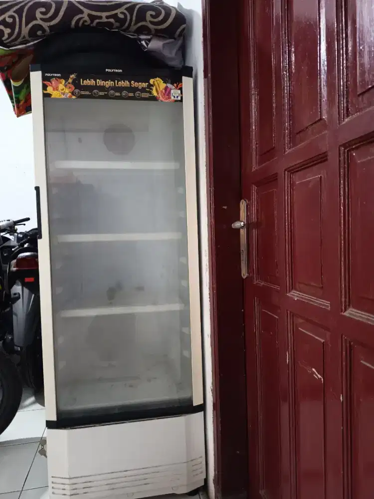 Showcase polytron 180 liter