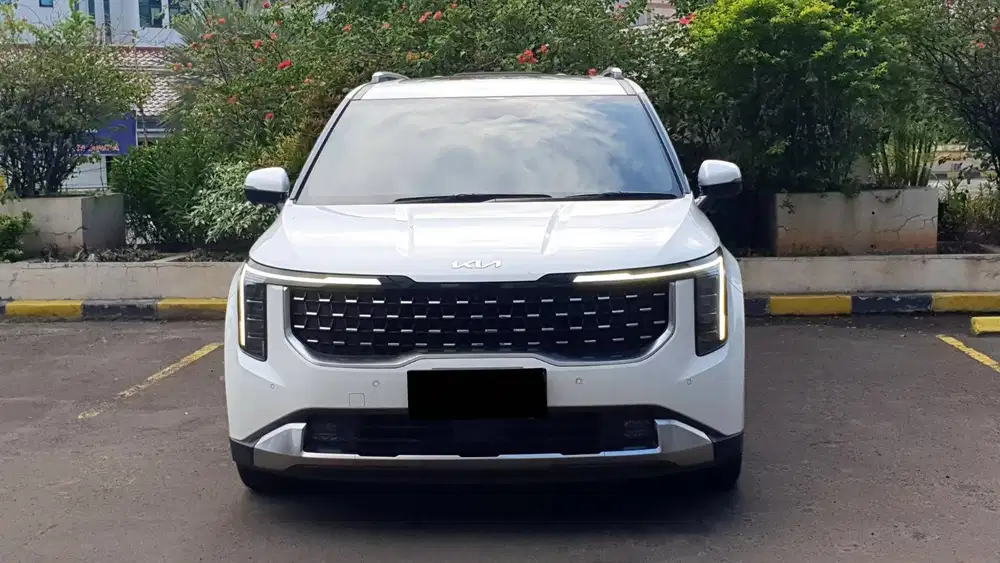 Kia Grand Carnival Premiere 2.2 CRDi Diesel 7 Seater 2024 Like New