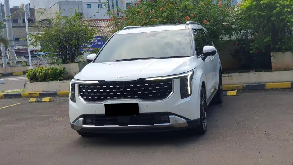 Kia grand carnival premiere diesel 7 seater 2024 putih