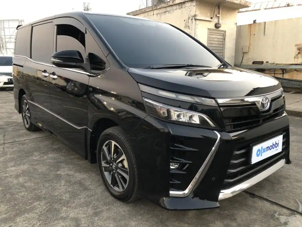 Toyota Voxy 2.0 Bensin-AT 2020