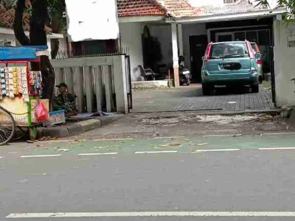 Beli Tanah LT 318 m Bonus Rumah di Setiabudi Best Price in Area