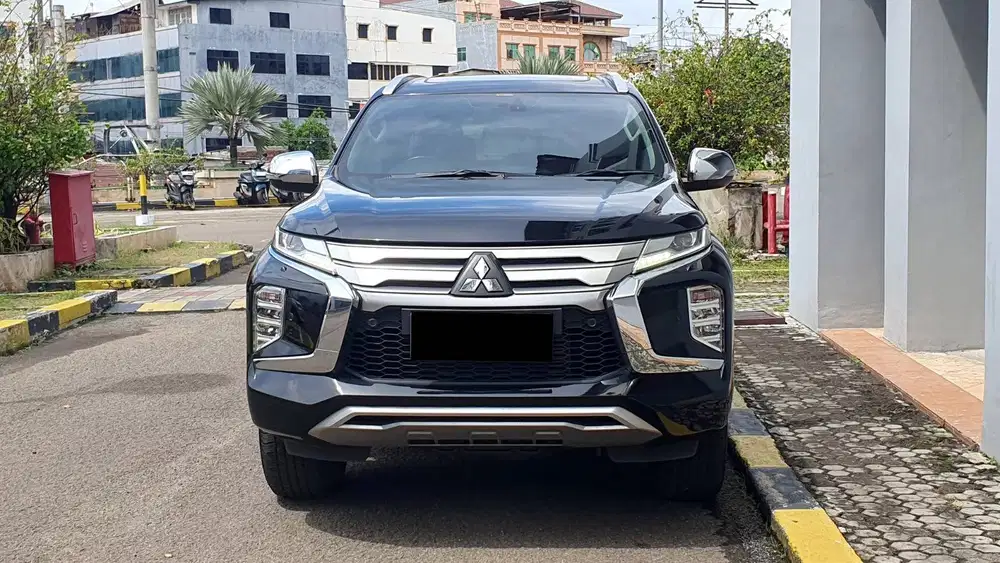 Mitsubishi Pajero Sport Dakar 2.4 4x2 Diesel Sunroof AT 2022 Like New