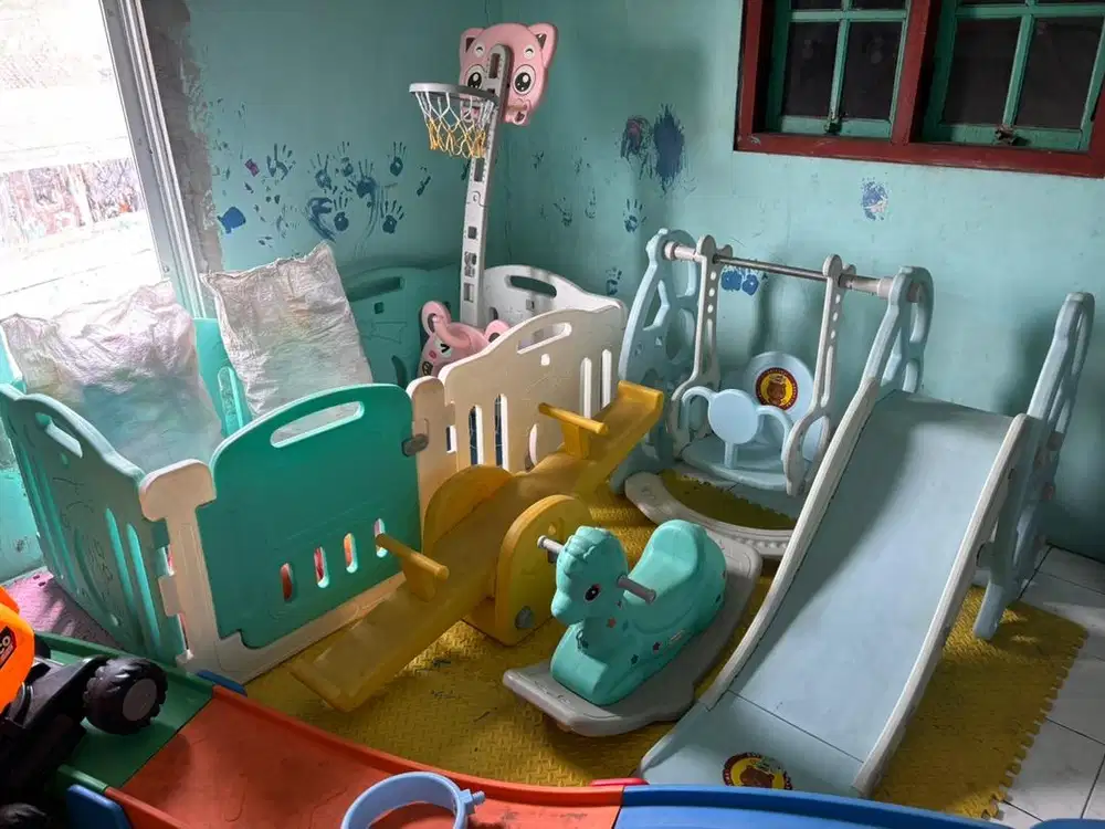 Preloved mini playground