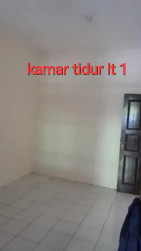 Disewakan tahunan  rumah 2 lantai