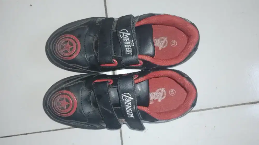 Sepatu anak anak