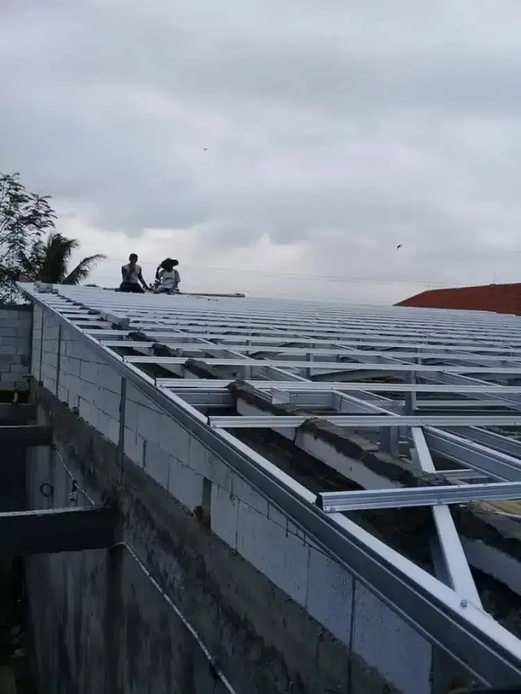 Rangka atap baja ringan