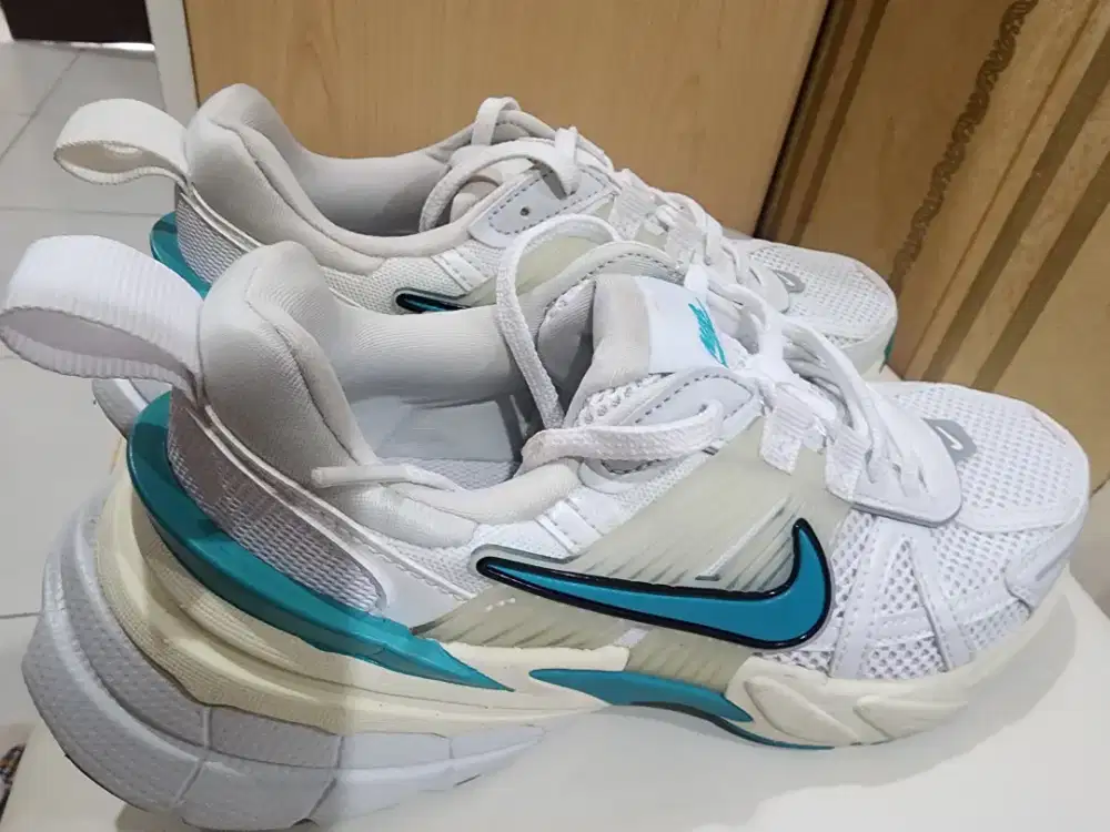 Sepatu Olahraga Merk Nike V2K Run
