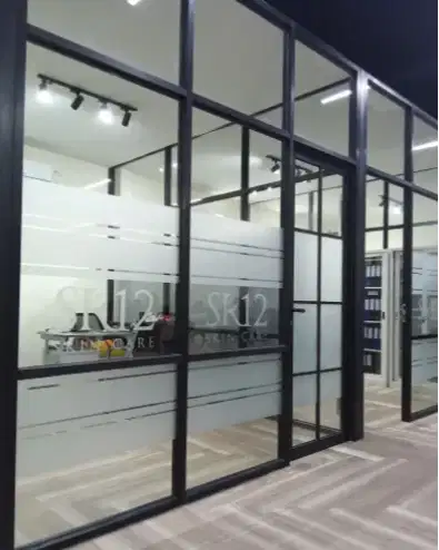 Menyediakan Pemasangan Stiker & Kaca Film untuk segala media datar