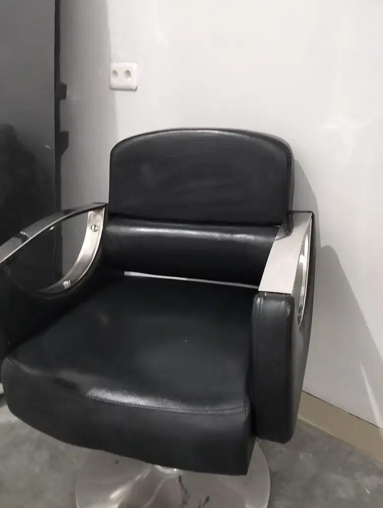 Bangku salon / kursi barber / kursi salon / bangku barber