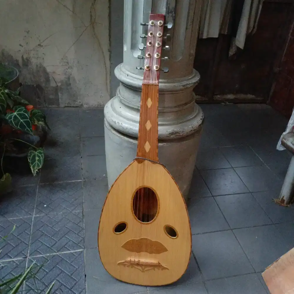Gitar Gambus / Gitar timur Tengah