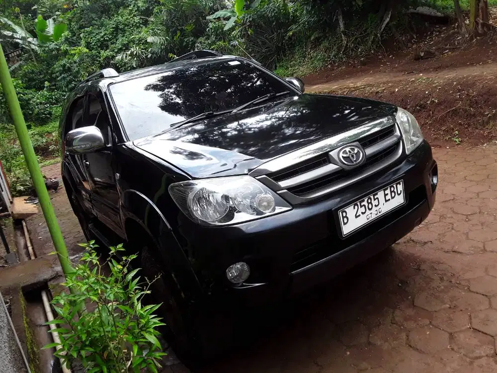 Dijual Mobil Fortuner 4x4,  type V 2.7  bensin, Matic th. 2006