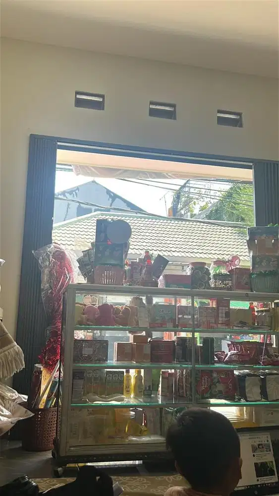 DIBUTUHKAN KARYAWAN TOKO PEREMPUAN