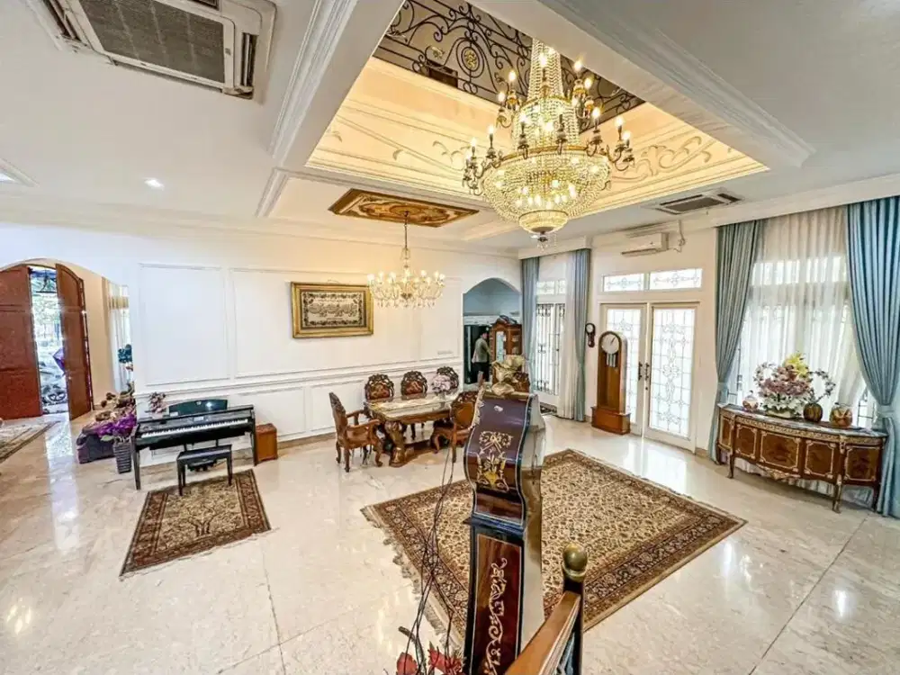 Rumah Mewah Semi Furnished Posisi Hook di Radio Dalam  pr 11742