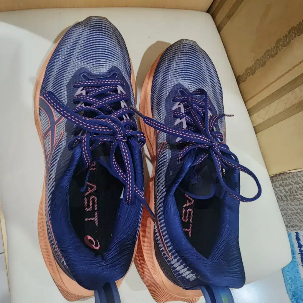 Sepatu Asics Novablast 3