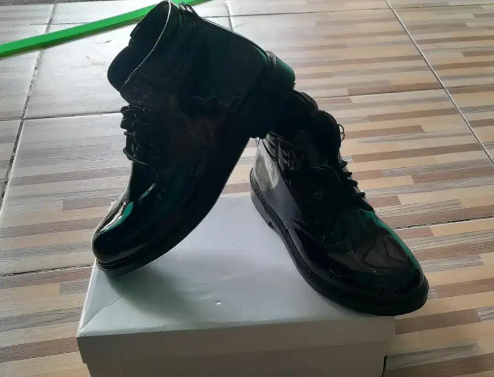 Sepatu PDH Pria Bahan Kulit sintetis atau Kalep